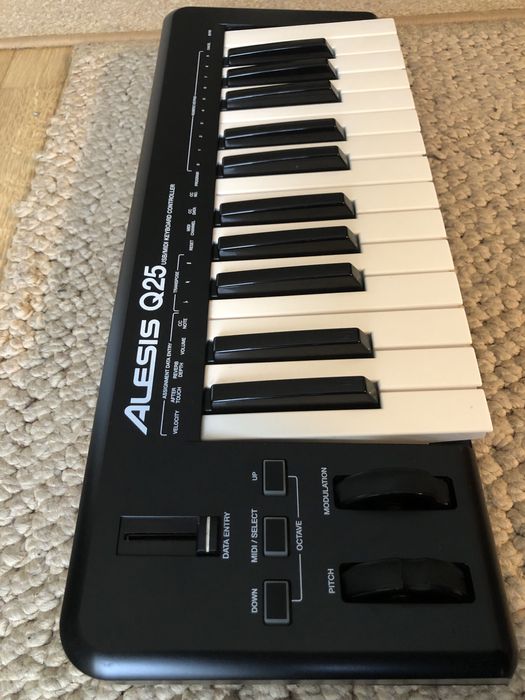Alesis Q25 (Teclado Midi como novo, com caixa e manual)