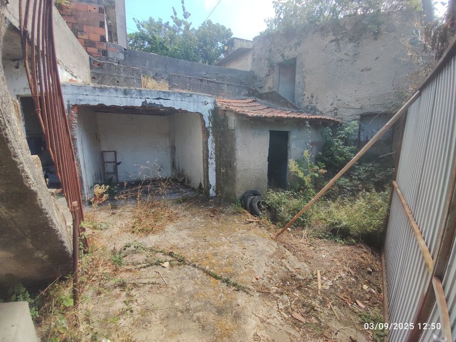 Moradia T3/pátio/espaço