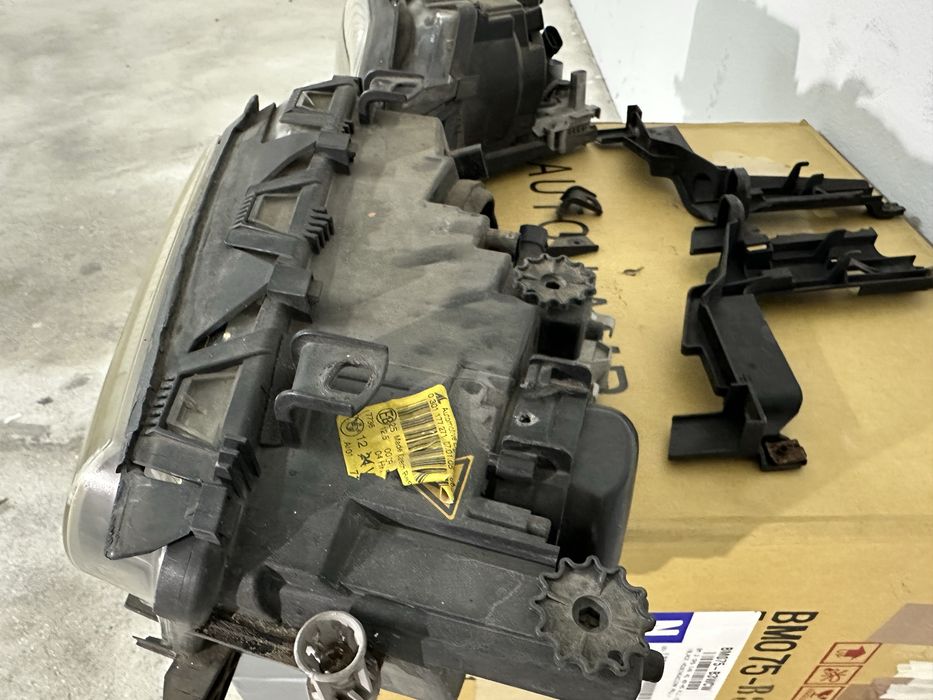 Faróis Xenon Bmw E46 sedan + E46 Touring de 2001 a 2005