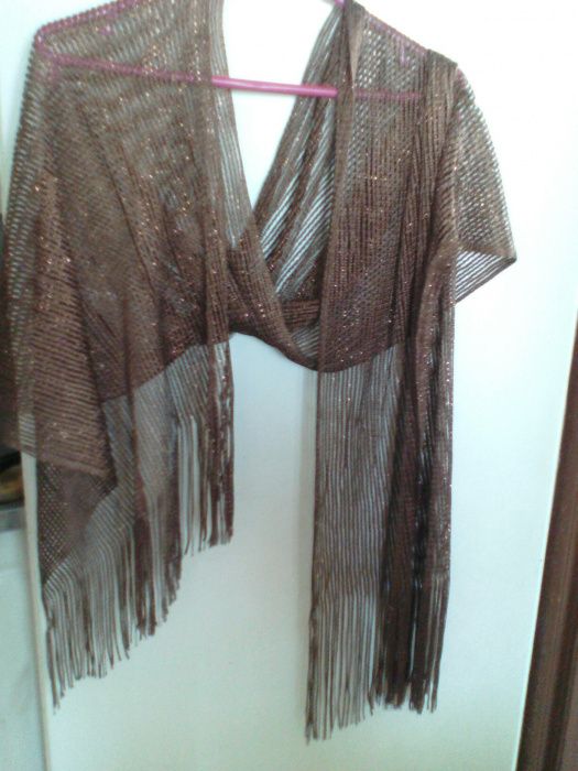 *Błyszczący szal damski