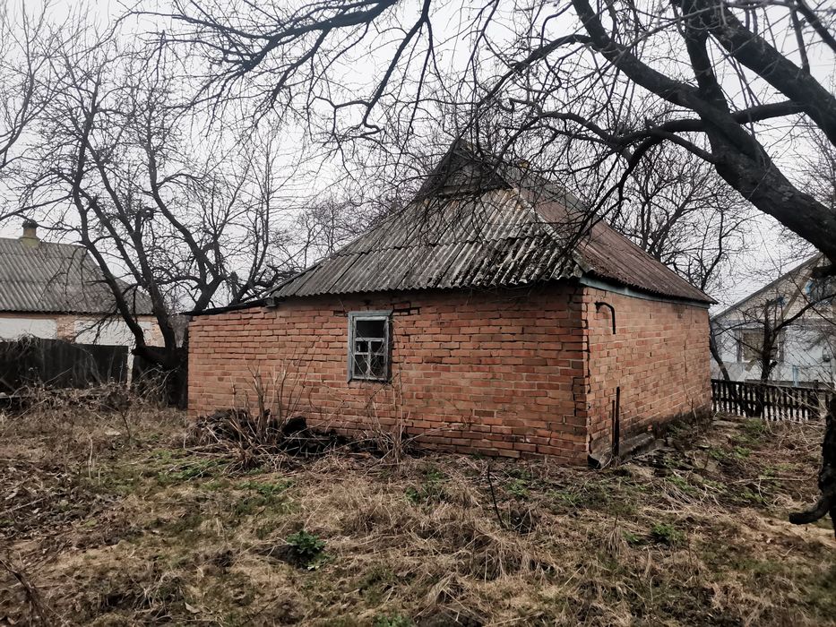 Земельна ділянка 15 соток з будинком та господарчими спорудами.