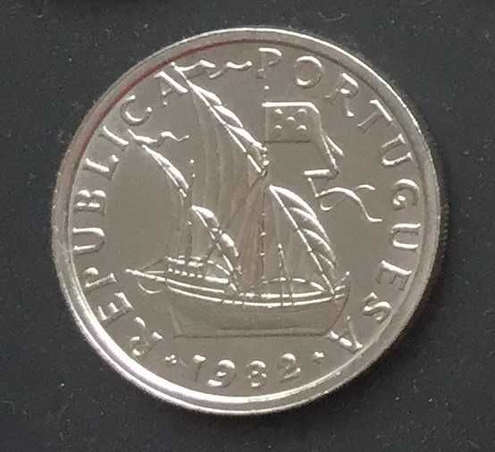 Moeda 5$00 cupro / níquel - Portugal - 1982