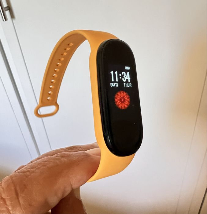 Smart watch amarelo novo
