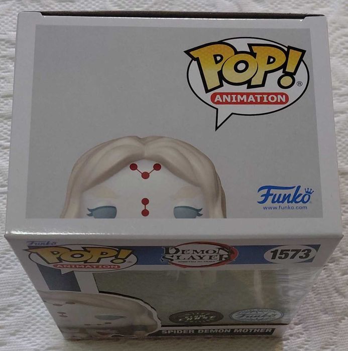 funko pop demon slayer 1573 spider demon mother glow chase