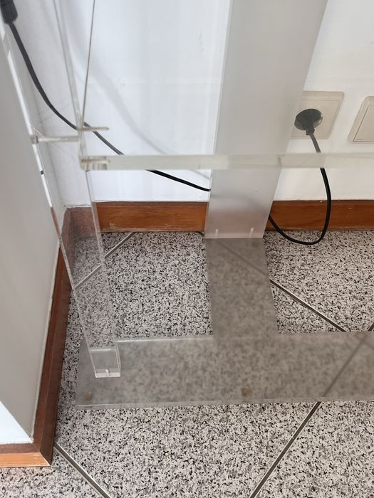 Conjunto mesa d apoio e candeeiro ACRILICO