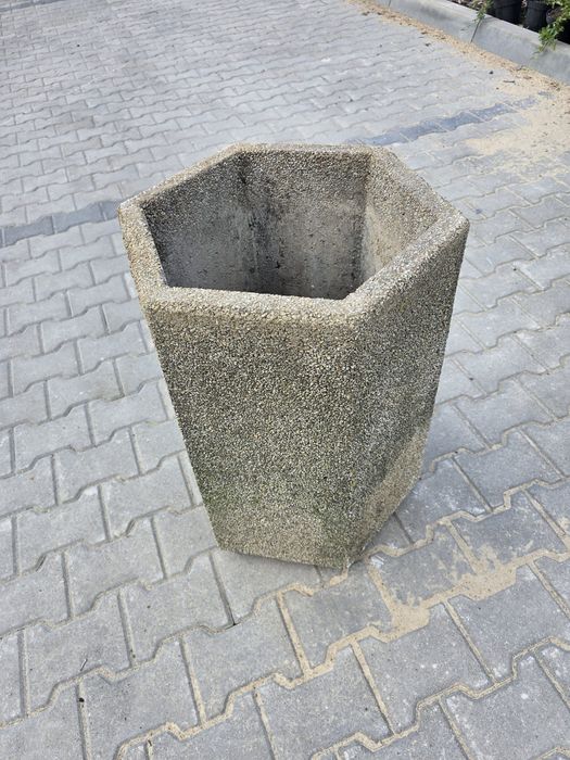 Donica betonowa / śmietnik / słupek parkingowy