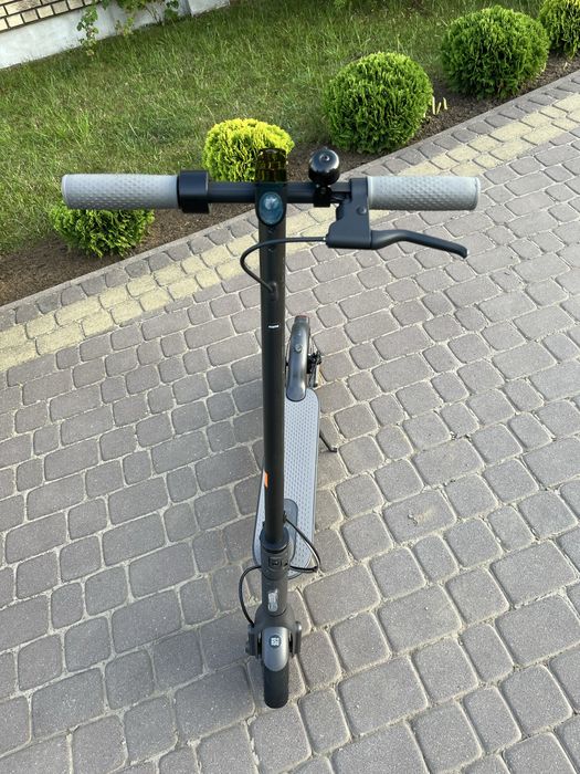 Електросамокат Xiaomi Mi Electric Scooter 1S у хорошому стані