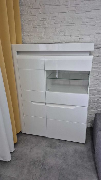 Komoda biala z oświetleniem led