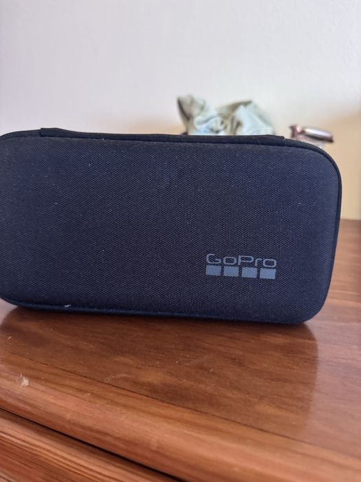 GoPro Hero 11 (com acessórios e bolsa originais)