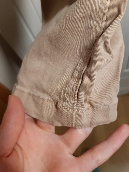 Beżowe spodnie Stradivarius