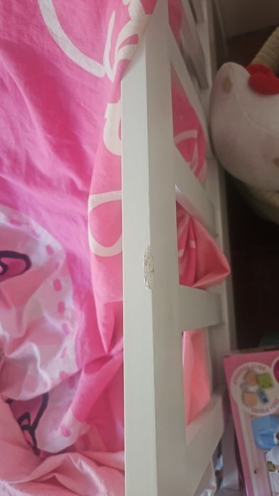Cama casinha com 1 colchão.