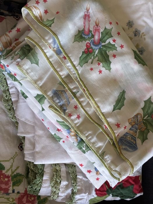 Conjunto de 2 Toalhas mesa e 1 manta de bebé em tricot feita à māo