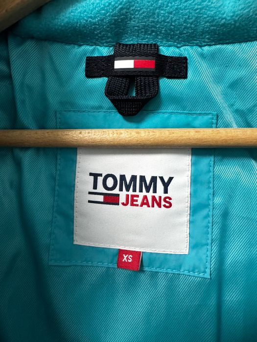 Kurtka zimowa Tommy Jeans – Pikowana z kapturem (XS/S)