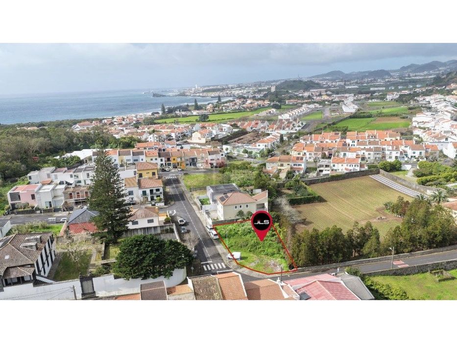 Lote de Terreno com 647 m² - Livramento, Ponta Delgada