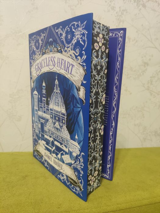 Книга Graceless heart by Isabel Ibañez, видання OwlCrate