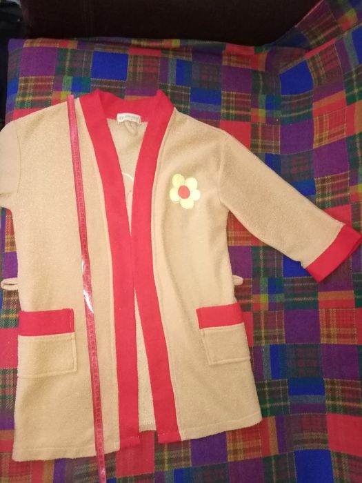Светрики , на 5-8р. халатик