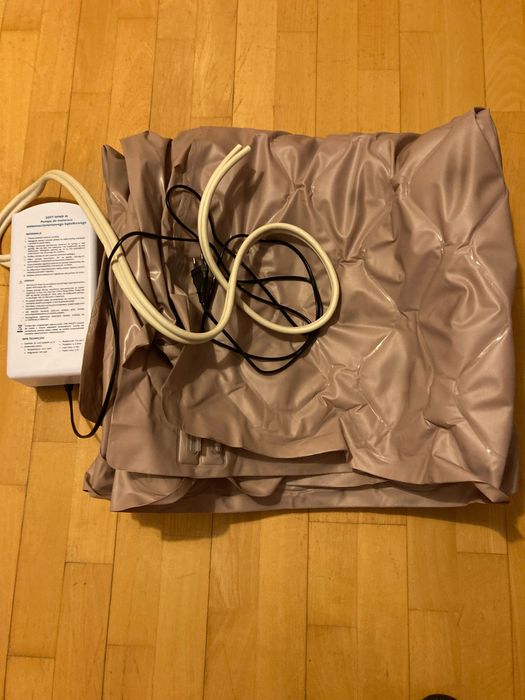 materac przeciwodleżynowy z pompą