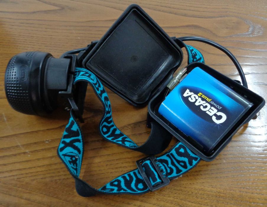 Lanterna de cabeça, a pilhas, antigo, por 6€