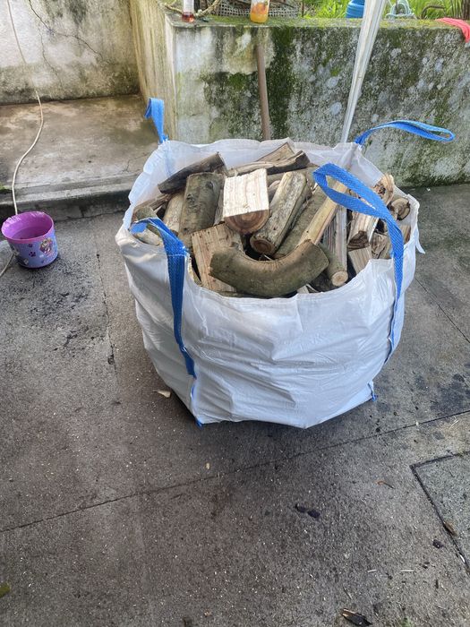 Vendo lenha seca de pinho e australia