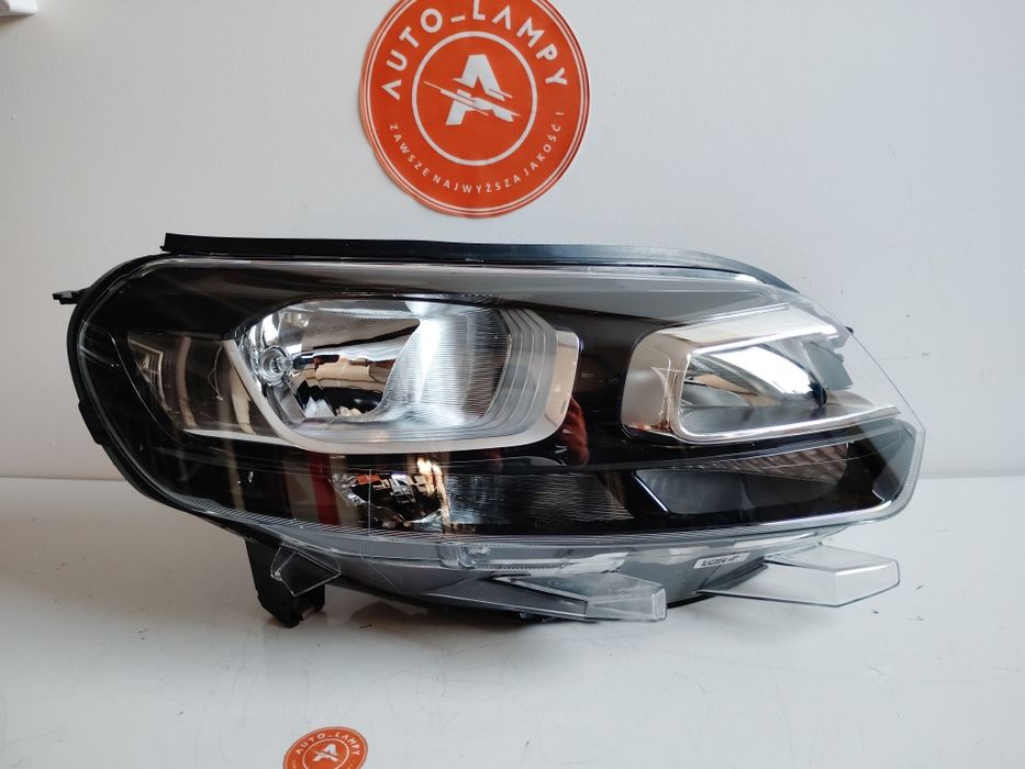 Lampa przednia prawa Citroen Jumpy Vivaro Expert Europa 19-