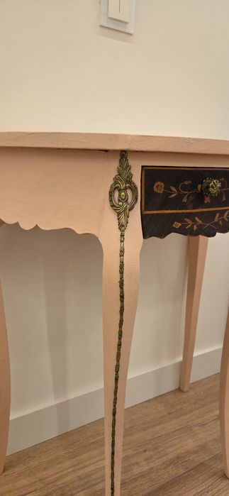 Mesinha / Consola original e com muito estilo para a entrada