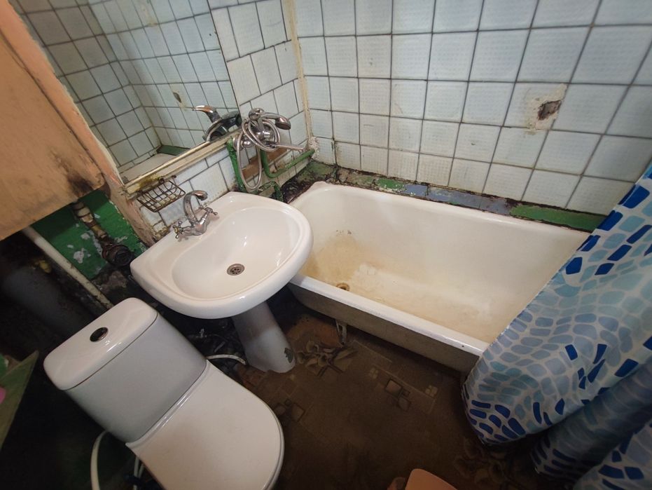 Продається 3- х кімнатна квартира Немішаєво центр 35000 $