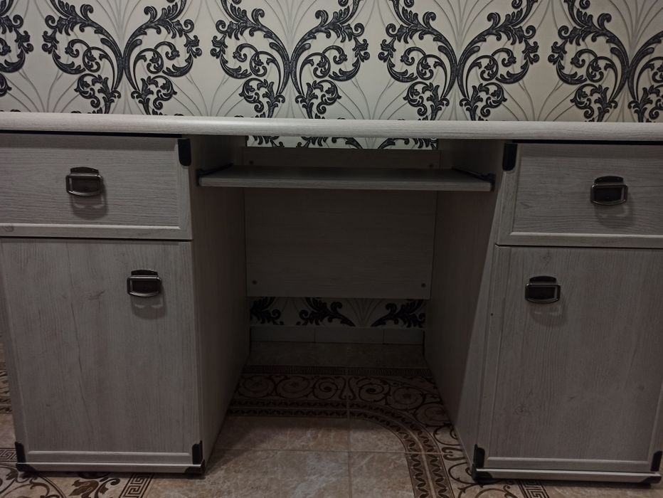 Стол письменный Indiana