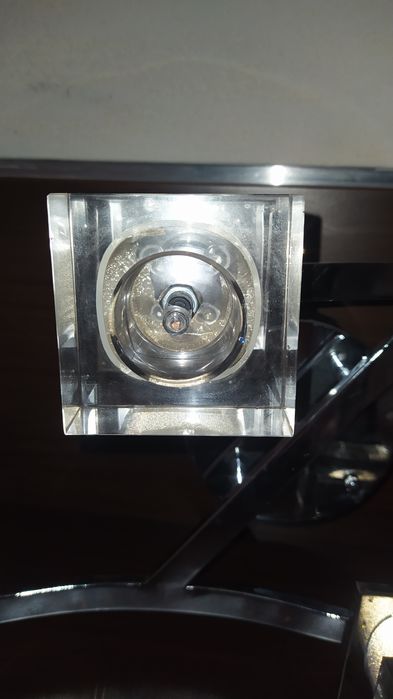 Lampa, żyrandol z 4 źródłami swiatla.