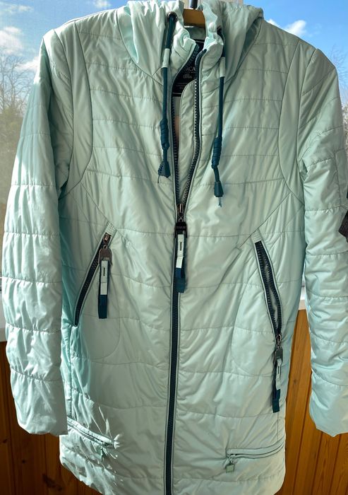 Демісезонне жіноче пальто мало вживане