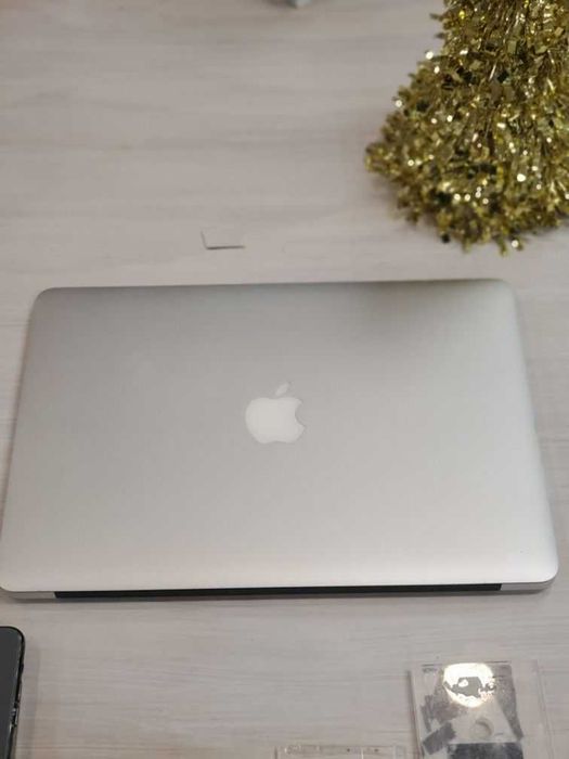 Apple MacBook Air 13” i5 / 4GB / 128GB Silver