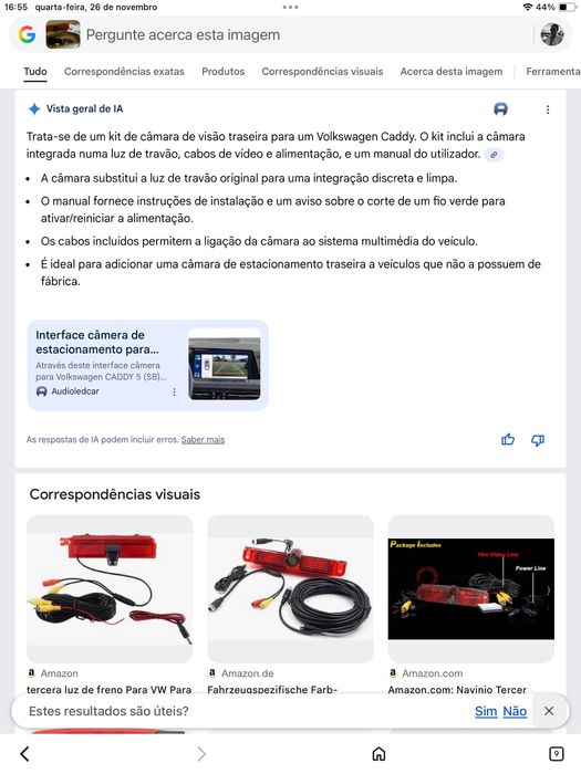 Câmara de marcha atrás na luz de travão.