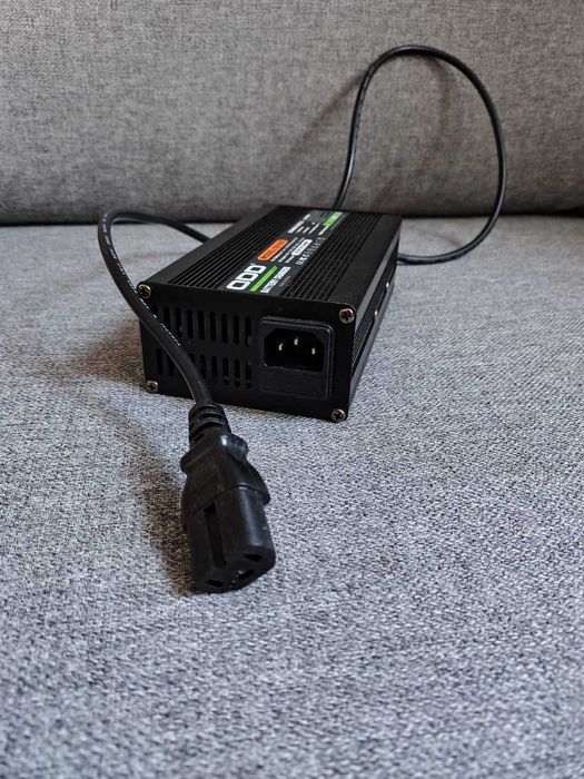 QDD 87,6 V 5 A ładowarka 87,6 V akumulator litowo-jonowy inteligentna ładowarka do akumulatorów litowo-jonowych 17 S 87,6 V z przyłączem C13 N