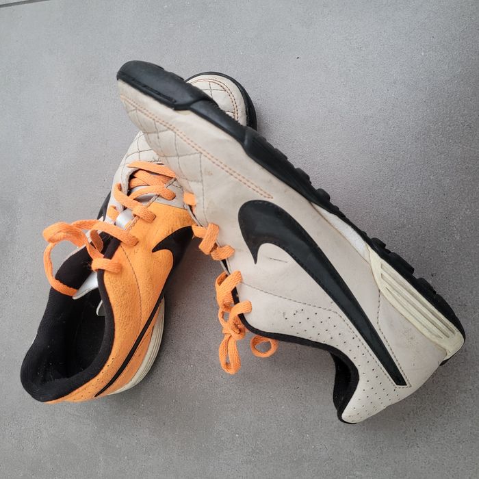 Buty sportowe typu turf do biegania do piłki