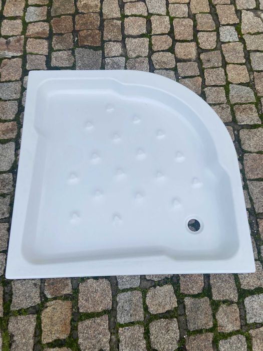 Base de duche em bom estado, pronta para utilização.