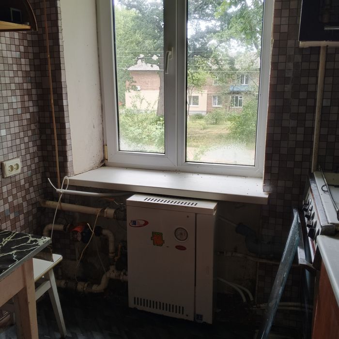 Продаю 2х комнатную изолированную квартиру г.Пивденне