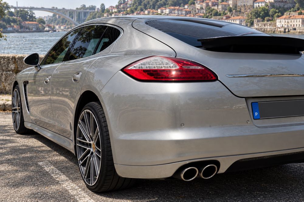 Porsche Panamera S  4.8 V8