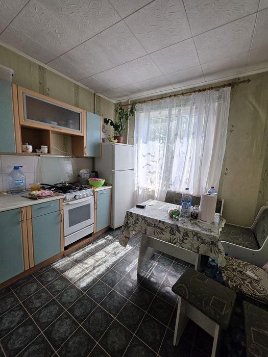 Продам двокімнатну квартиру біля парку