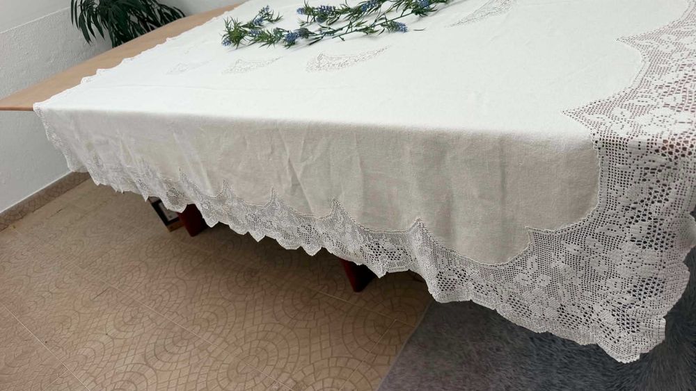 Toalha de Linho Antigo com Renda de Crochê + 12 Guardanapos