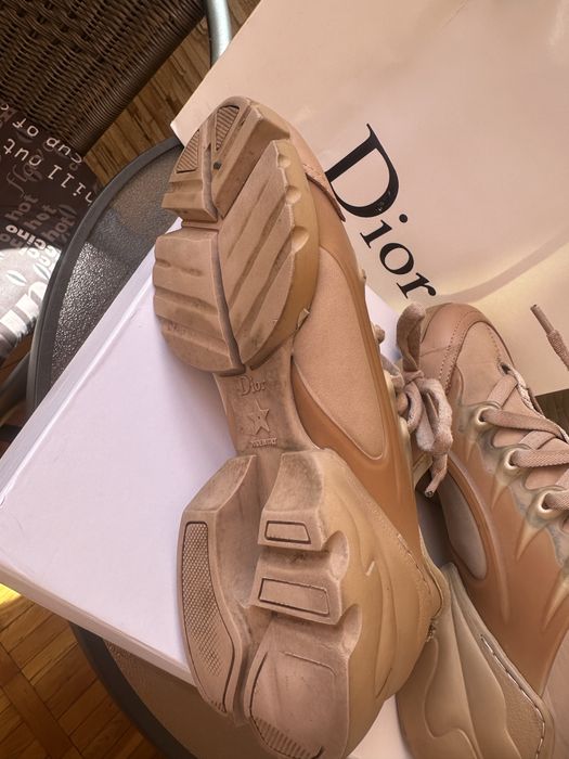 Кроссовки Dior бедевого цвета
