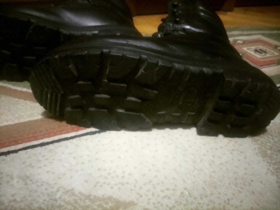 Buty Wojskowe Zimowe 933/MON Protektor 45 – Sprawdzone w terenie!