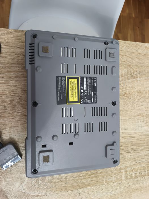 PlayStation 1 (Fat) + Comando Original – Pronta a ler Backups