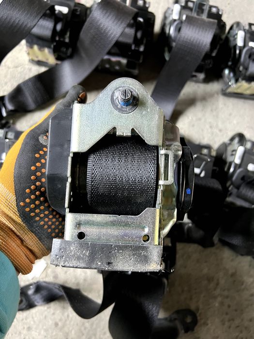 Ремінь безпеки задній Тесла 3 Ремень безопасности задний Tesla 3