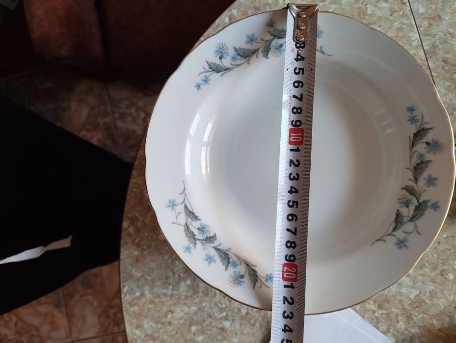 Фарфорова тарілка