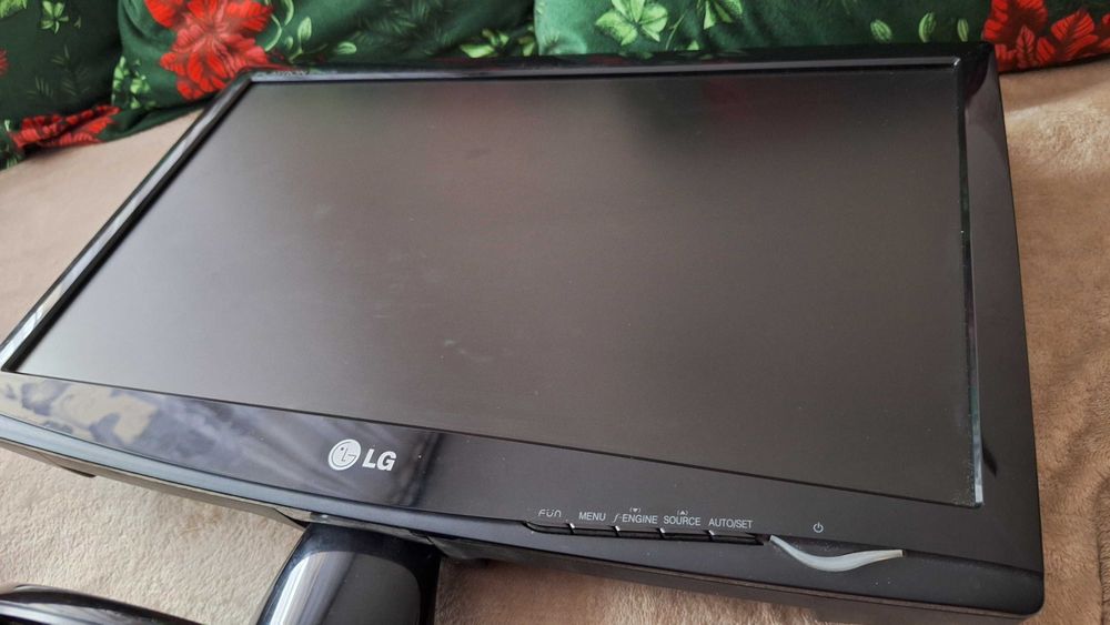 LG Flatron 19 cali W1943TB-PF W1943TI