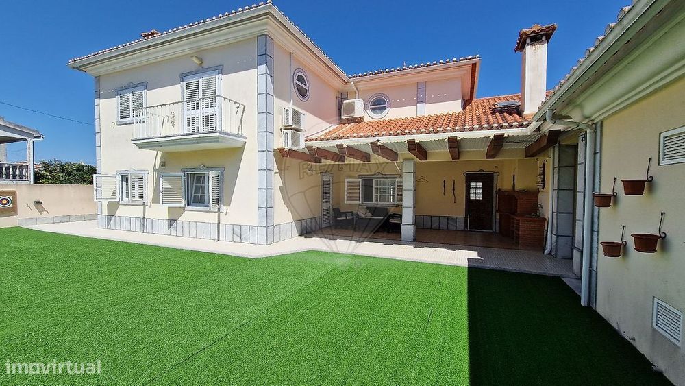 Moradia T5 para venda