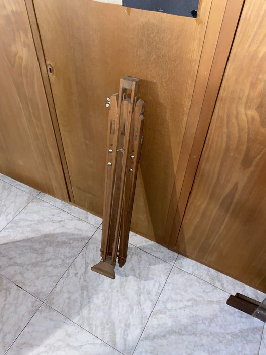 Cavalete de pintura em madeira – estável e resistente