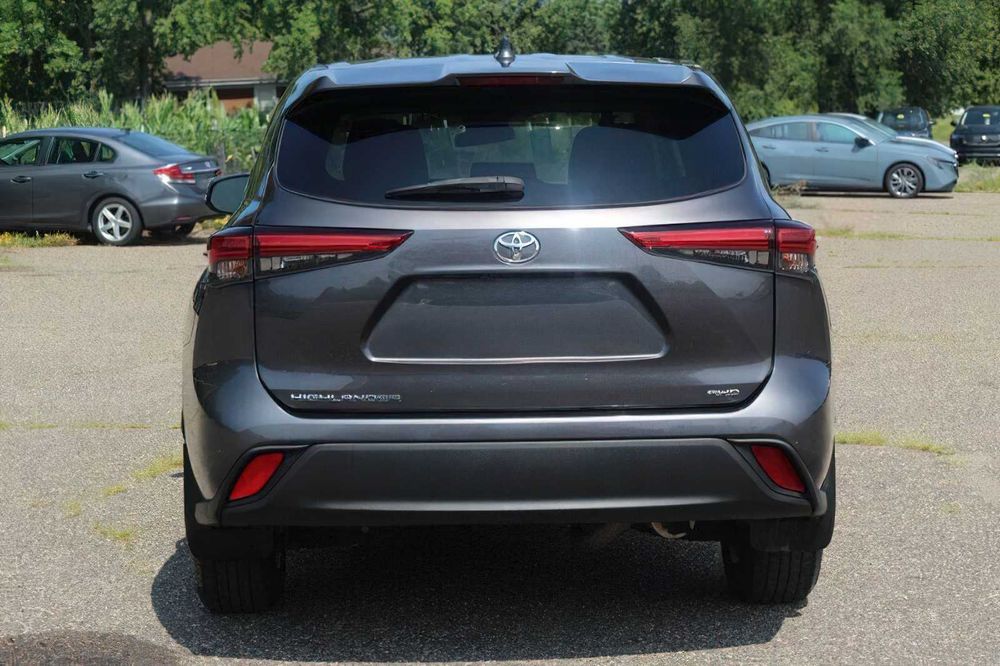 Toyota Highlander Limited      2021