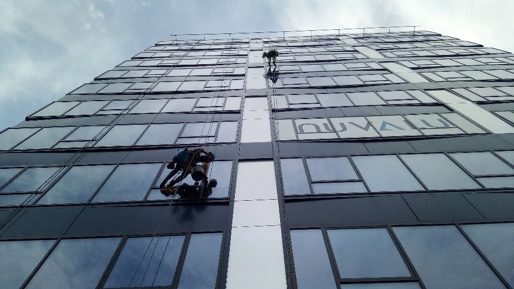 Alpinista24.pl Mycie okien elewacji Prace na wysokości Warszawa