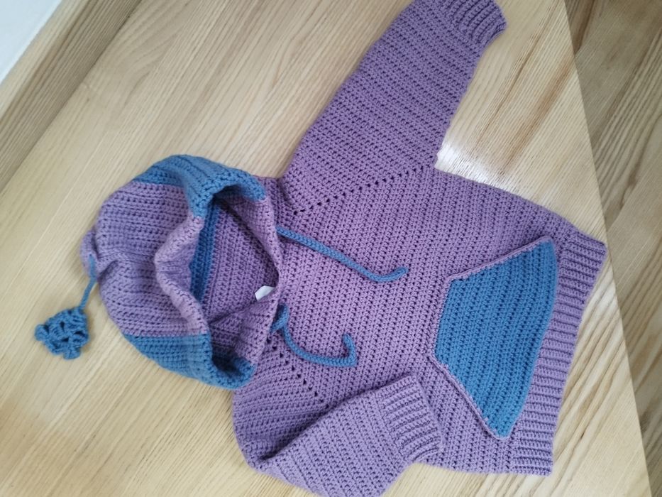 Ręcznie robiony sweter nowy dla dziewczynki handmade