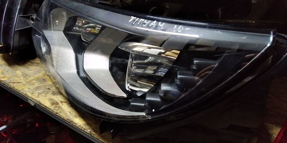 Передня Фара тігуан 1